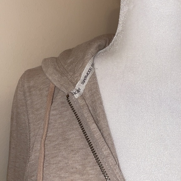 Victoria’s every fashion show angle wing hoodie - Picture 5 of 15